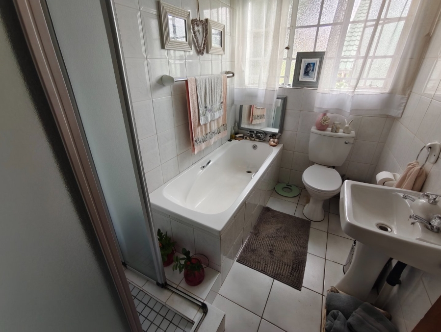 To Let 3 Bedroom Property for Rent in Pentagon Park Free State